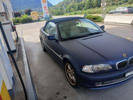 Cabriolet BMW Serie 3 blu opaco usato in buono stato
