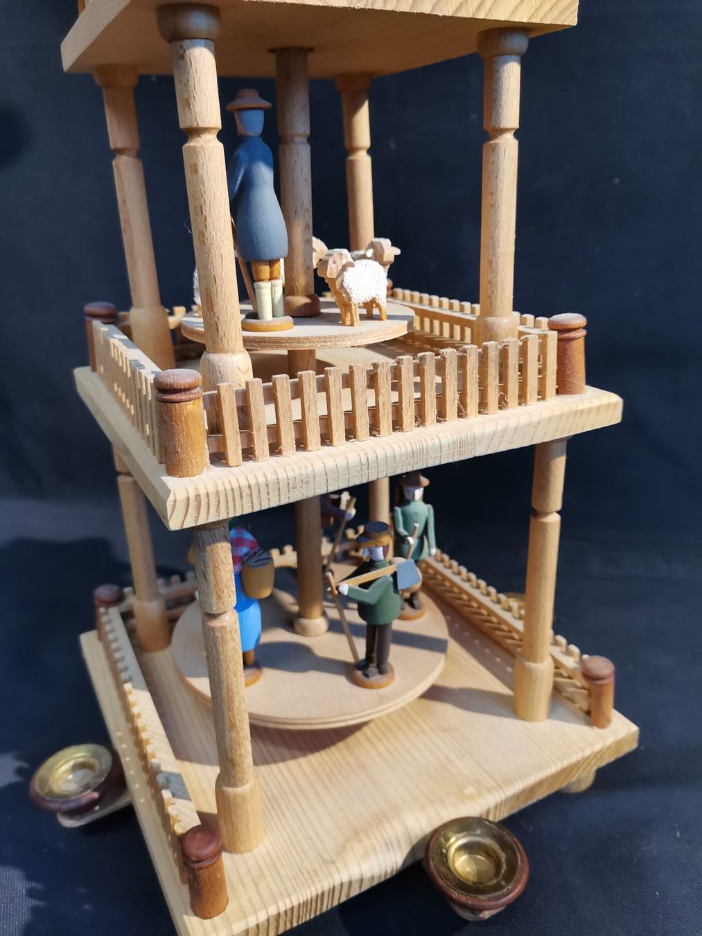 Tutte le decorazioni: Holzpyramide, Weihnachtspyramide, Pyramide Weihnachten – Usato da Wiedlisbach venduto da materialkreislauf 2
