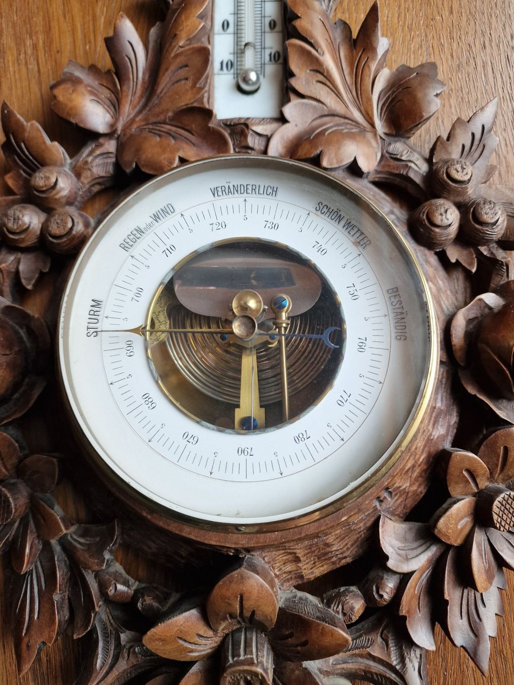 Sonstige antike Technik & Geräte: Barometer und Thermometer  -  antike Brienzer Schnitzerei – Gebraucht aus Röthenbach i. E. von Heureka5 1