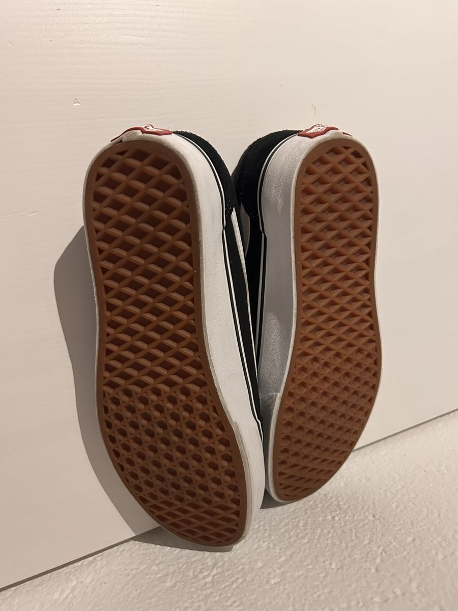 Vans Chaussures femmes: Vans Sneaker Grösse 40  – D'occasion à Brunnen par luc_8fgh 7