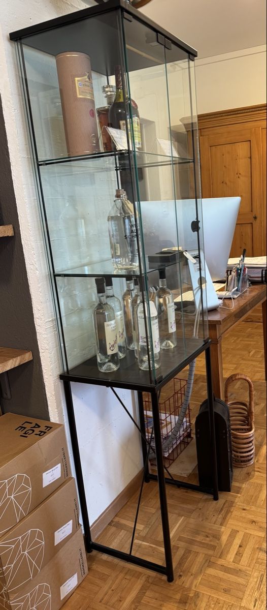 Vitrinen: Glasvitrine – Gebraucht aus Thalwil von Batlizh 1