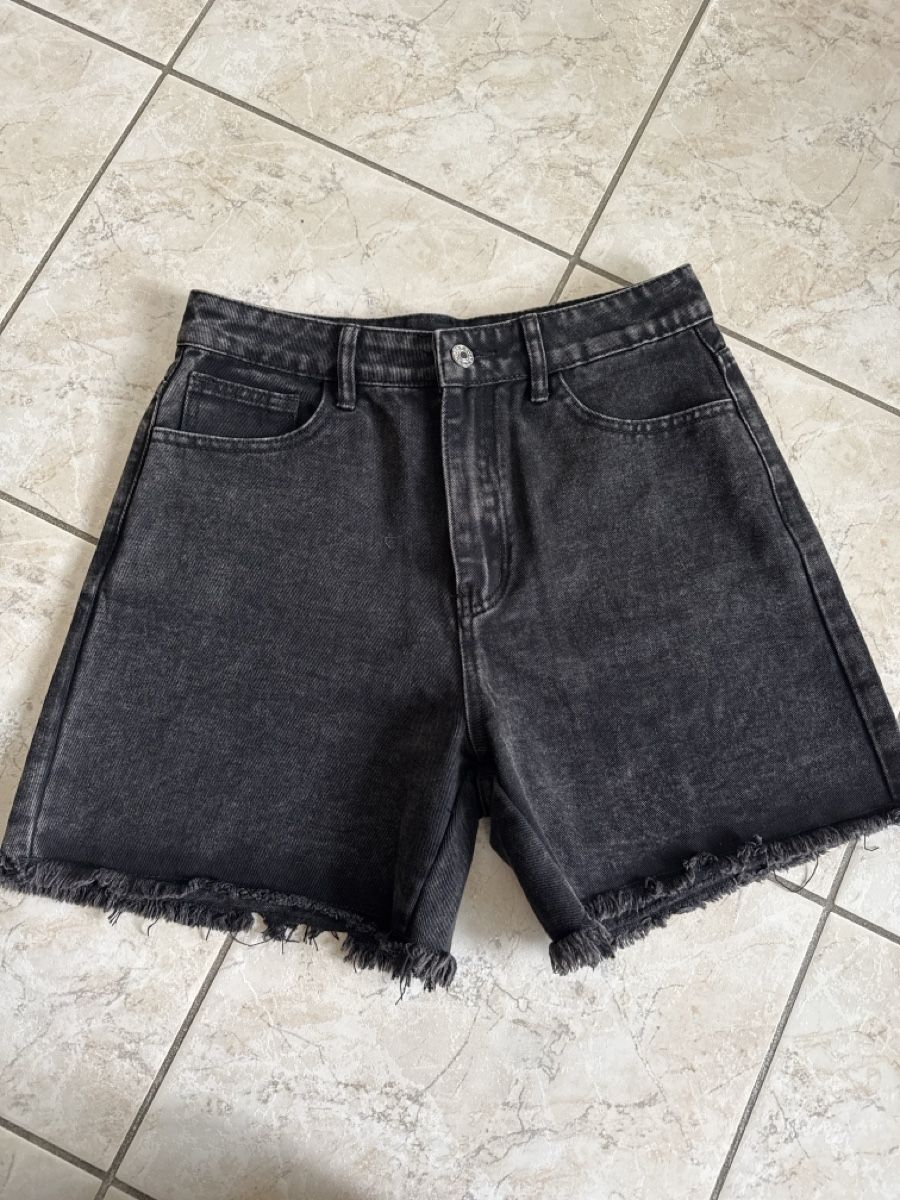 Shein Jeans: SHEIN pantaloncini corti neri  – Nuovo (secondo la descrizione) da Stabio venduto da mir_fer