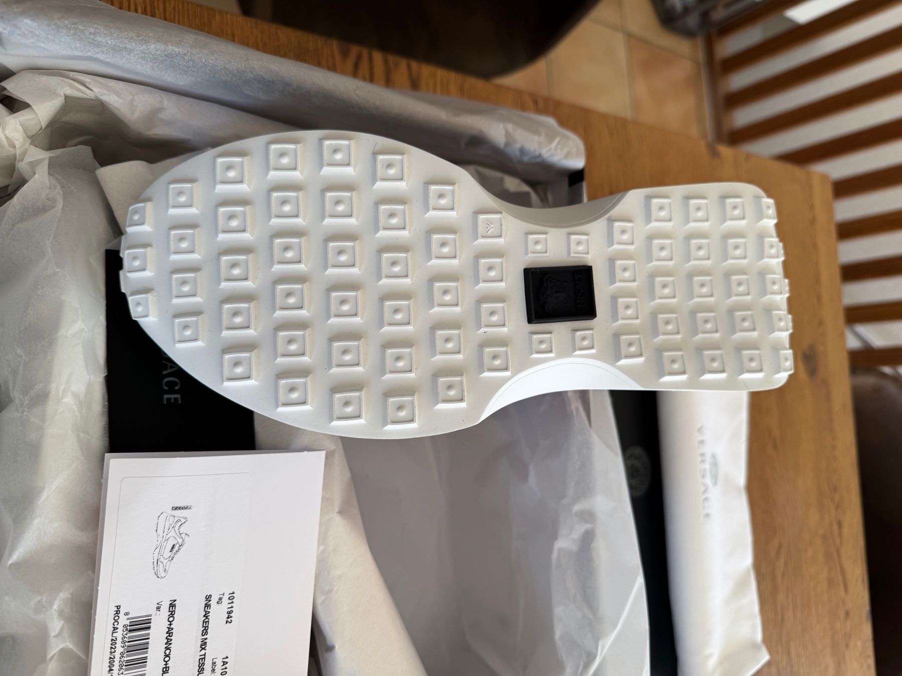 Versace Herrenschuhe: Versace Sneakers cuir multicolore. Pointure 41 – Neu und originalverpackt aus Corsier-sur-Vevey von sergioblak 5
