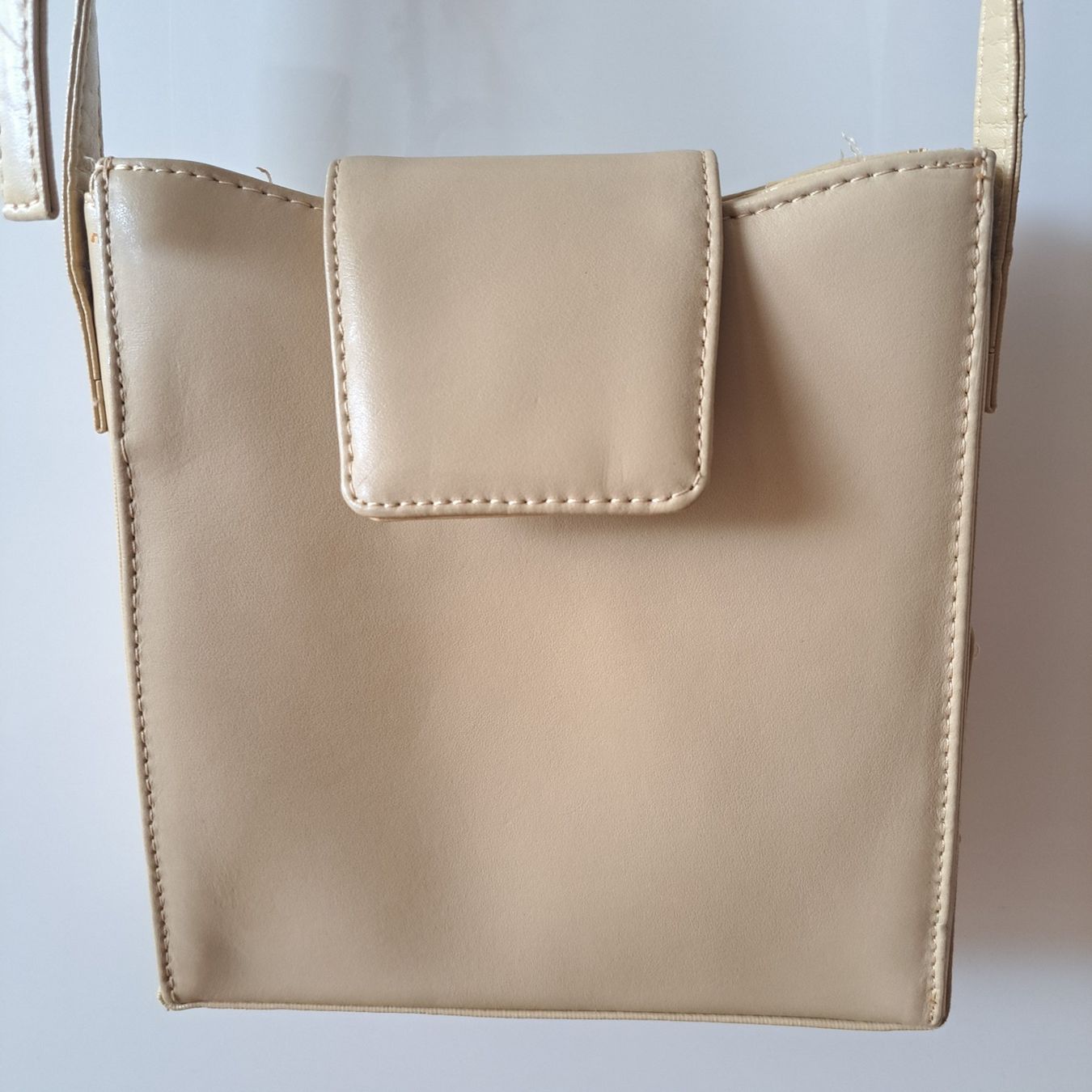 Borse da donna: Elégant sac à main beige – Nuovo (secondo la descrizione) da Le Mont-sur-Lausanne venduto da olatiu 1