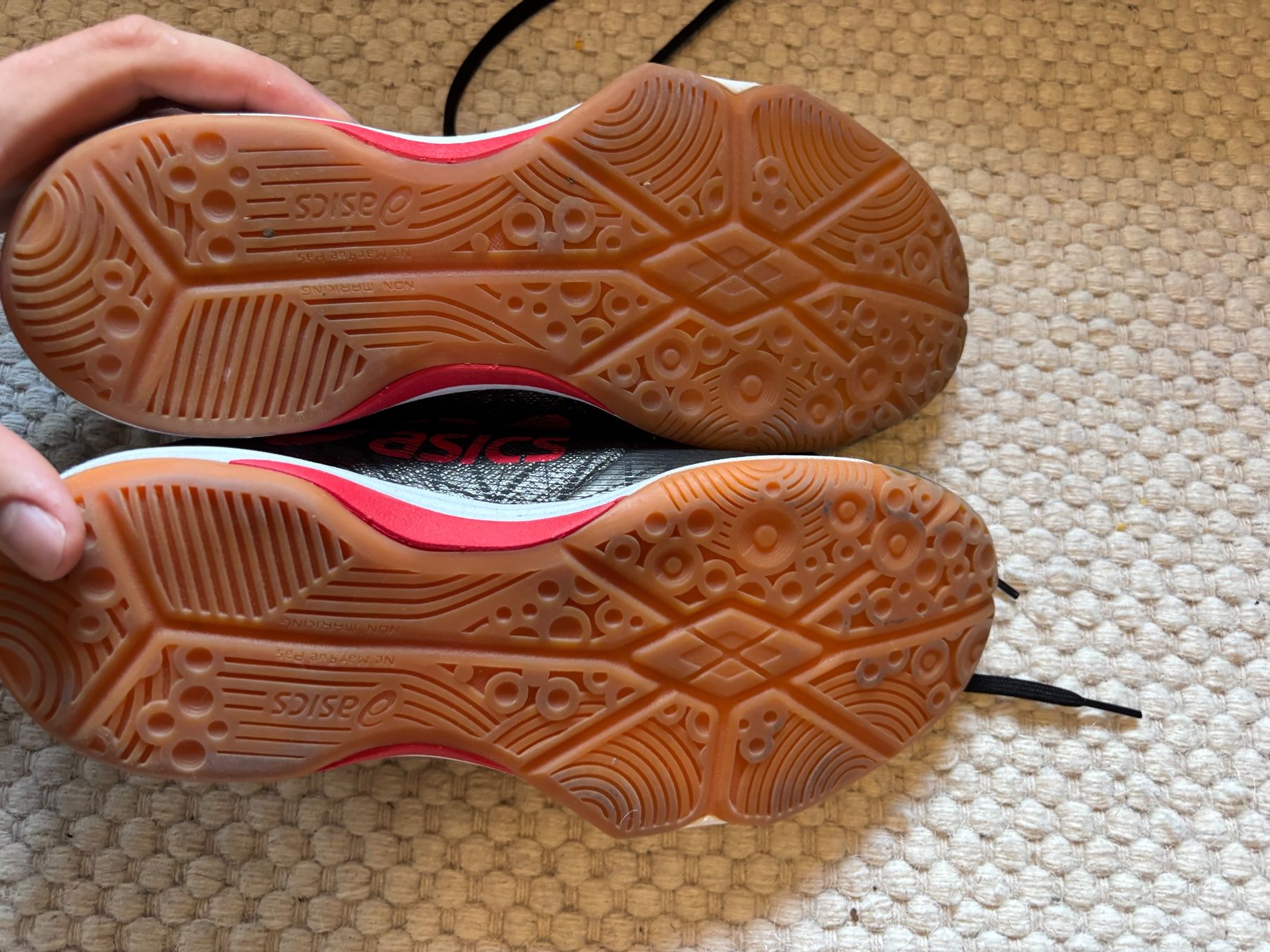 Scarpe da uomo: Asics Hallenschuhe schwarz rot – Usato da Winterthur venduto da nicolap16 2