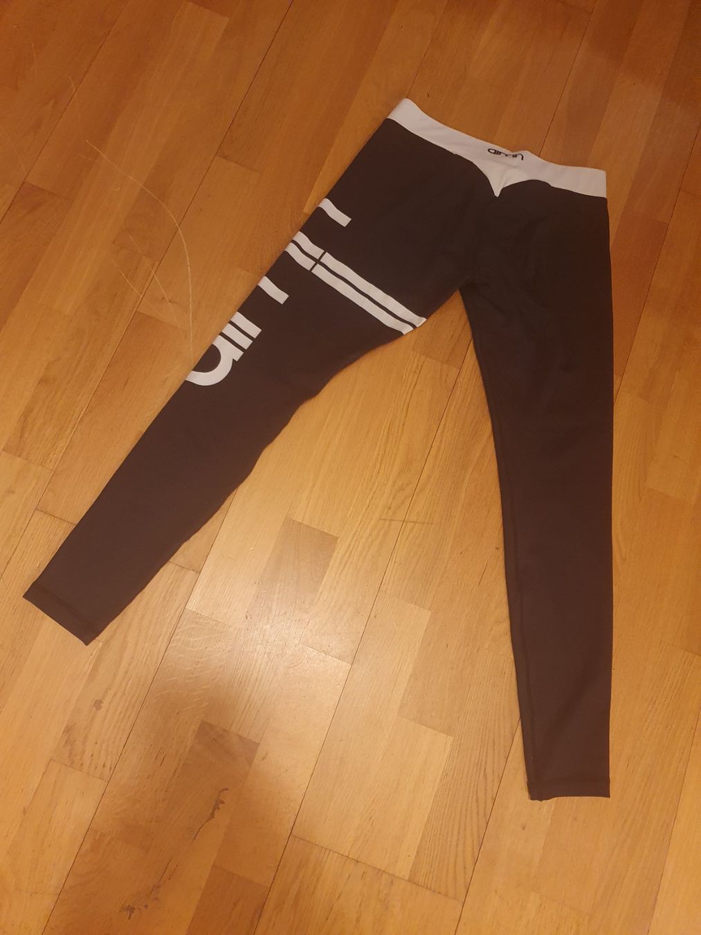 Pantaloni: Aimn Trainerhose Grösse XS – Usato da Zürich venduto da loosebone