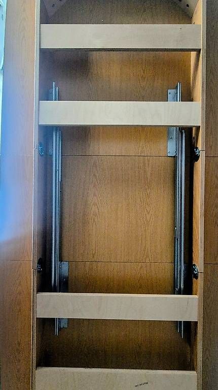 Tavoli: Table à manger en bois, rallonge intégrée, prix à discuter – Usato da La Chaux-de-Fonds venduto da danydeneuch 2