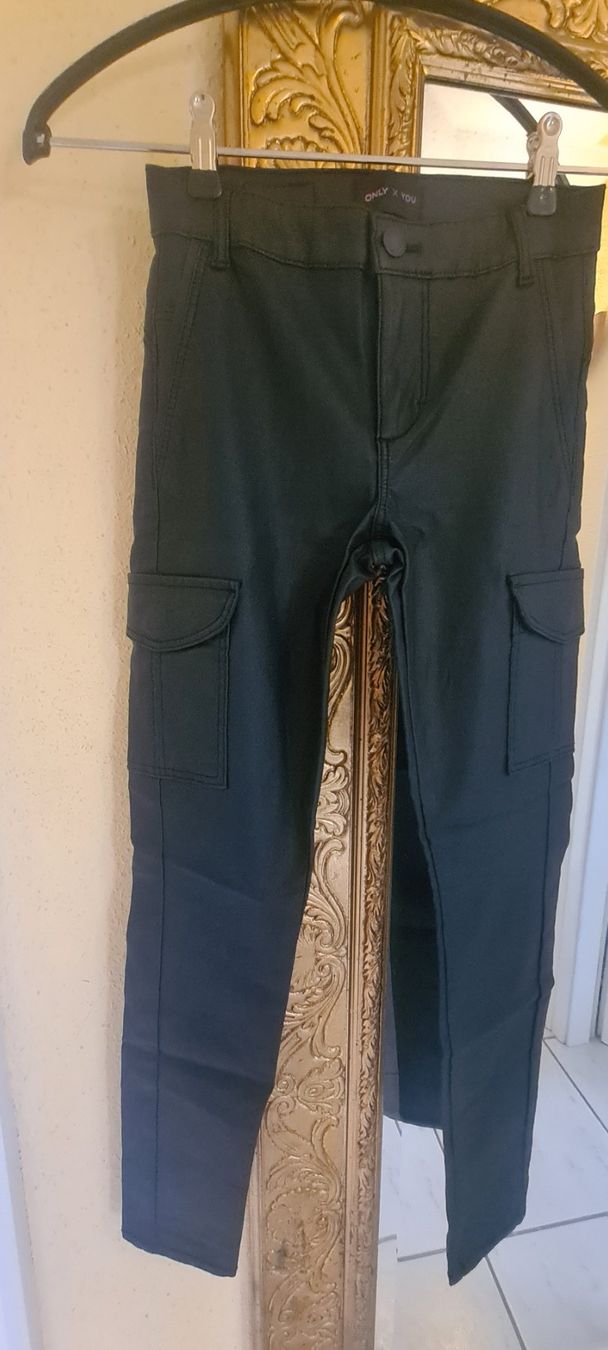 Only Pantaloni: Kunstleder Hose Only – Usato da Allschwil venduto da Virgo