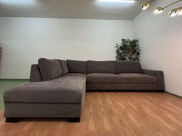Stilvolles Ecksofa mit abwaschbaren Kissenbezügen