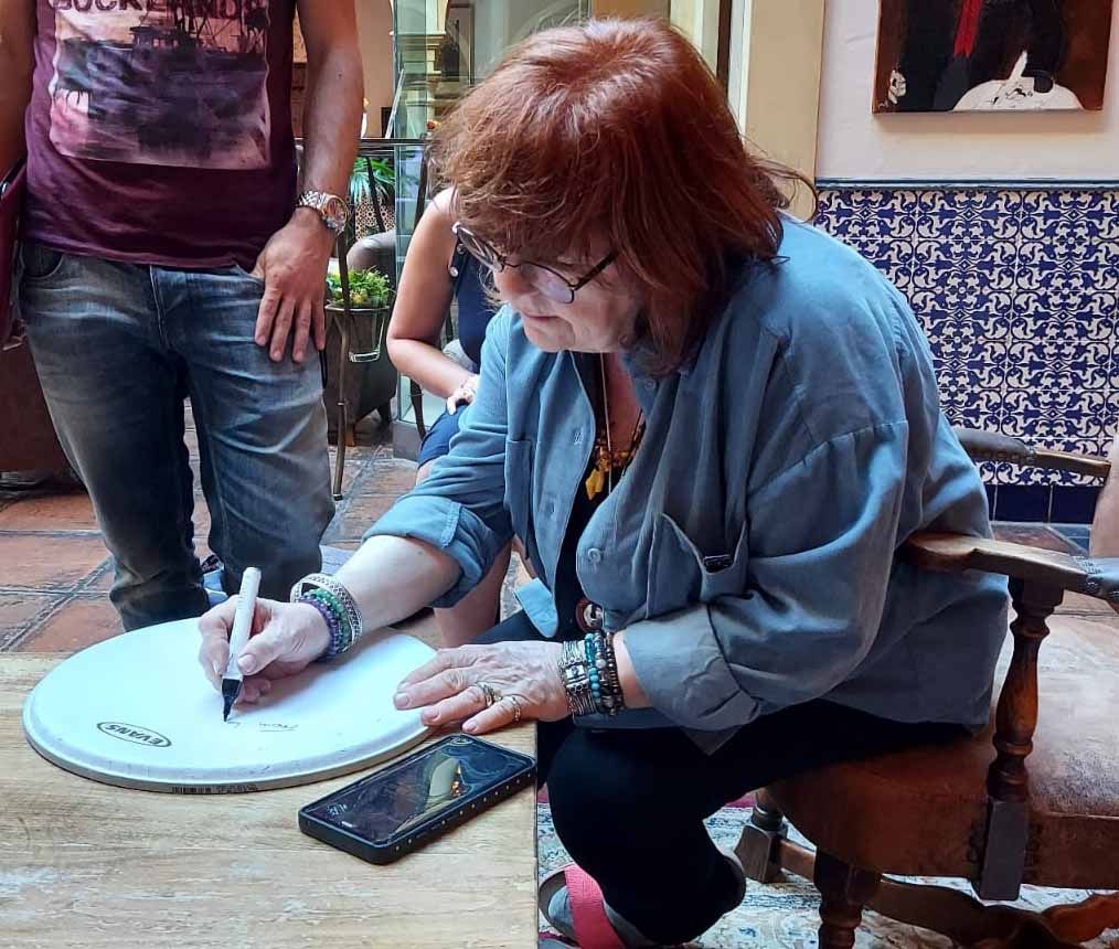 Autogramme: Maggie Reilly - Original Autogramm auf Drumfell mit Beweis – Gebraucht aus Kaisten von Simpsons4 1