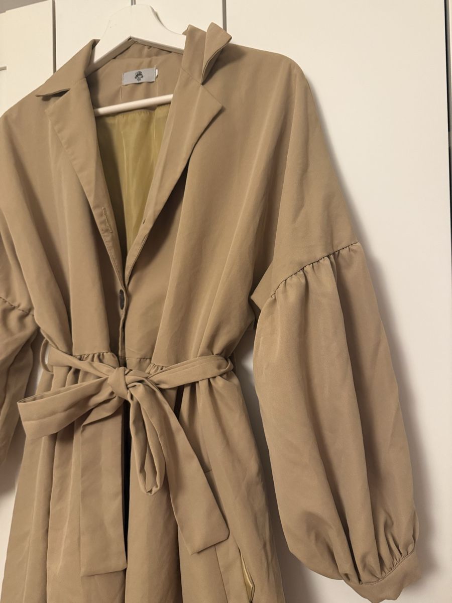 Giacche: Trenchcoat mit Ballonärmeln Grösse S – Usato da Mörschwil venduto da Seegurke18 1