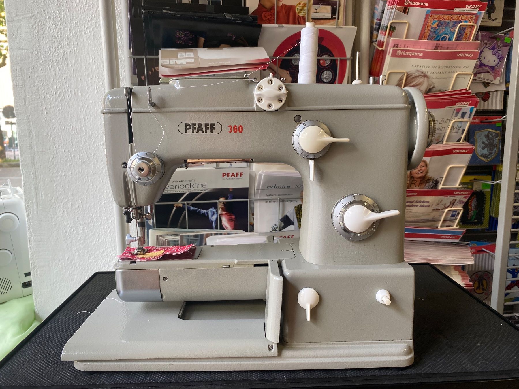 Pfaff Macchine da cucire: Nähmaschine PFAFF 360 Automatic, ab Service – Usato da Olten venduto da Pat31
