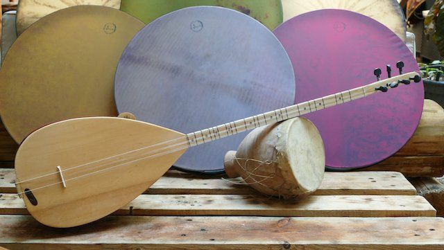 Strumenti musicali: Uzun Sap Baglama – Usato da Basel venduto da ozgurkitapevi 1