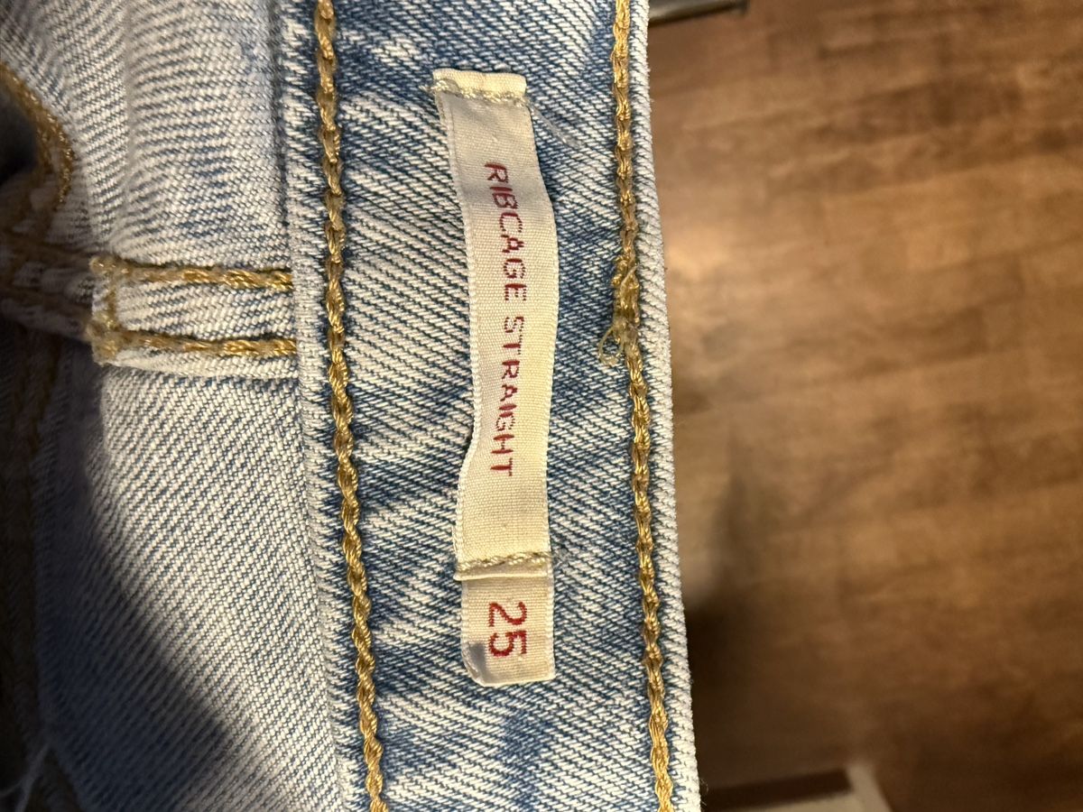 Levi's Jeans: Jeans Levis Ribcage Straight, 25 – D'occasion à Sempach par Tas12 2