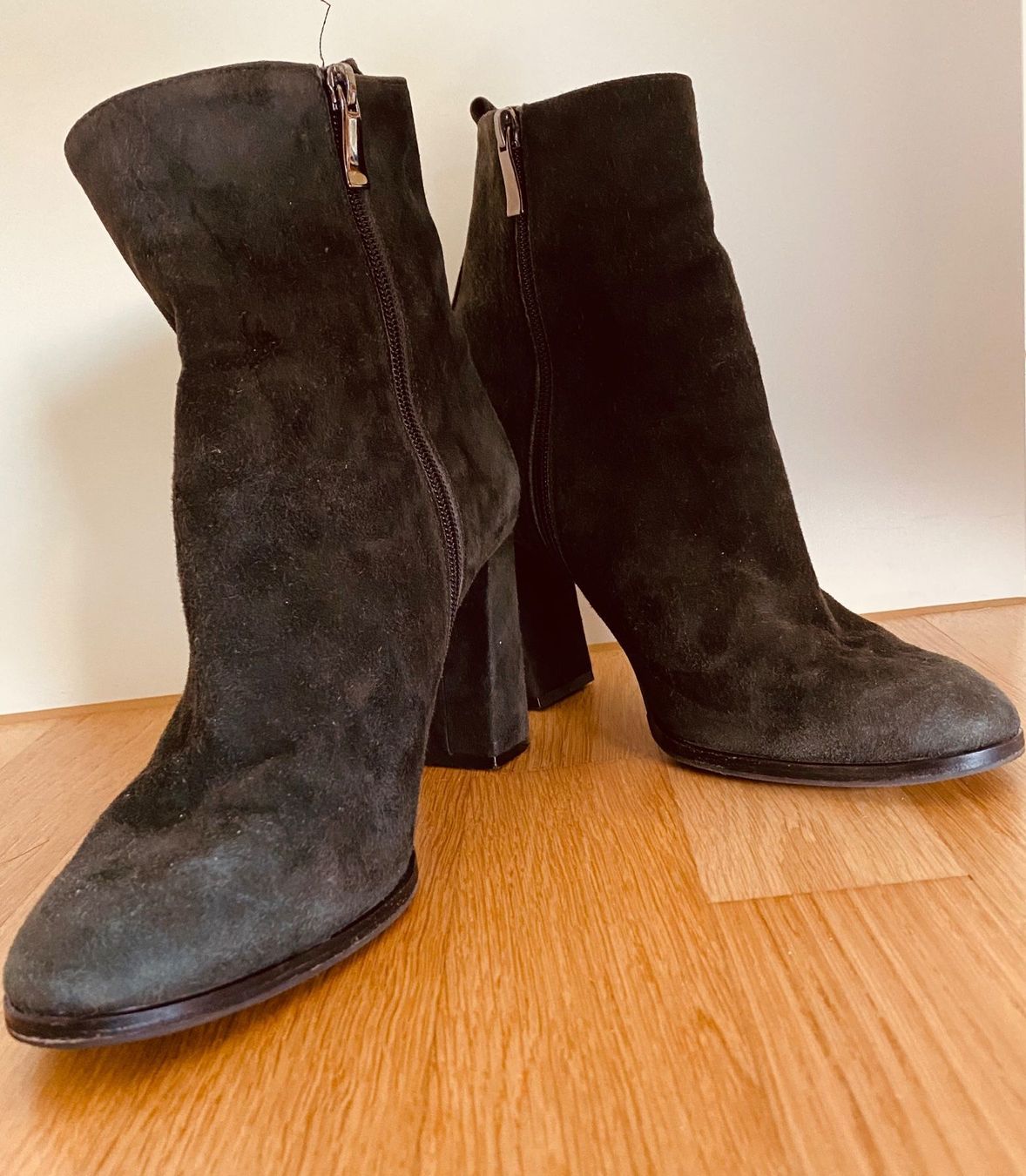 Scarpe da donna: BOOTS LEATHER VIBRAM R – Usato da Walchwil venduto da Finibaci 1