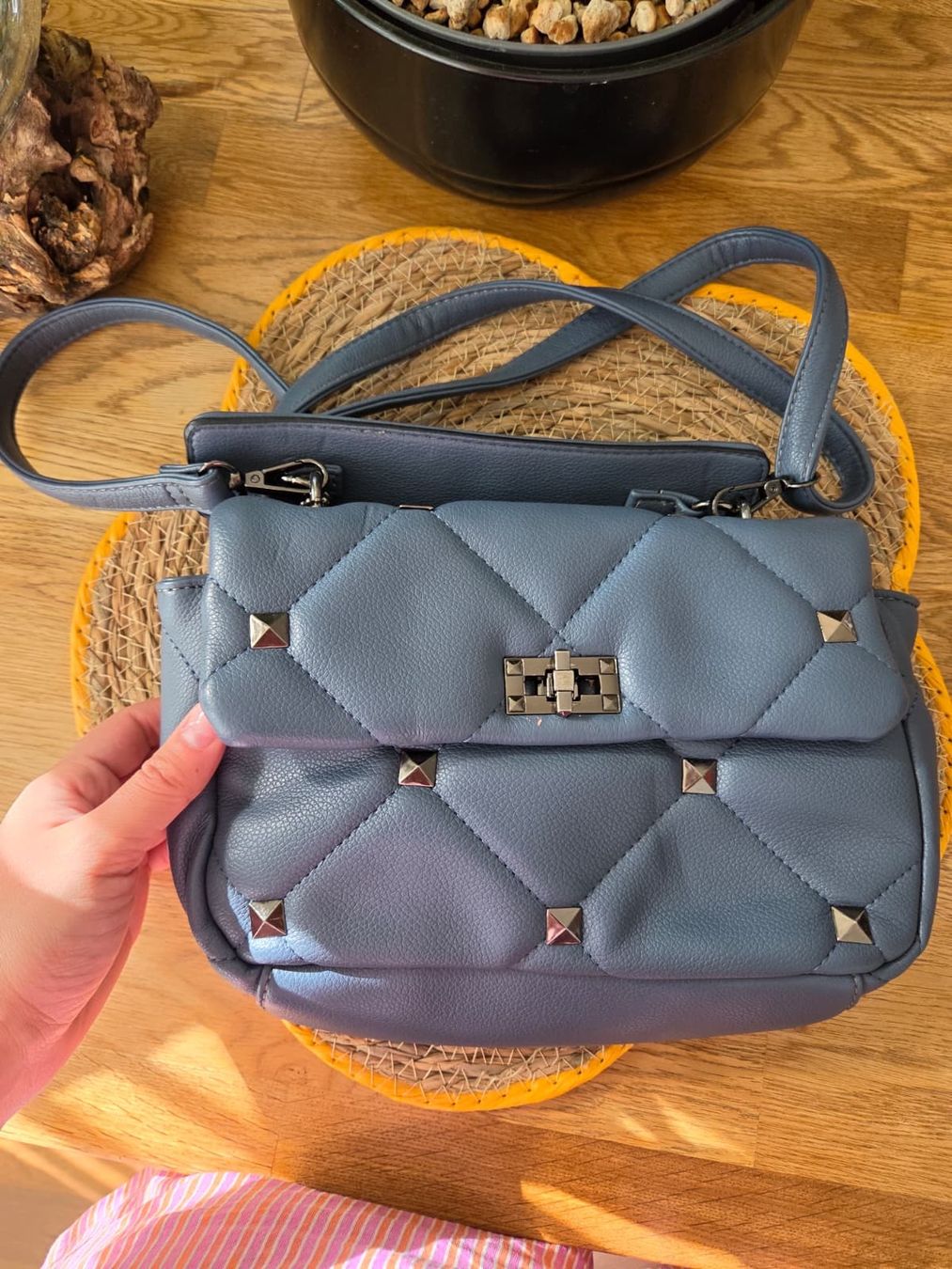 Valentino Borse da donna: Blaue gesteppte Schultertasche mit Nieten – Usato da Thun venduto da inuyasha93