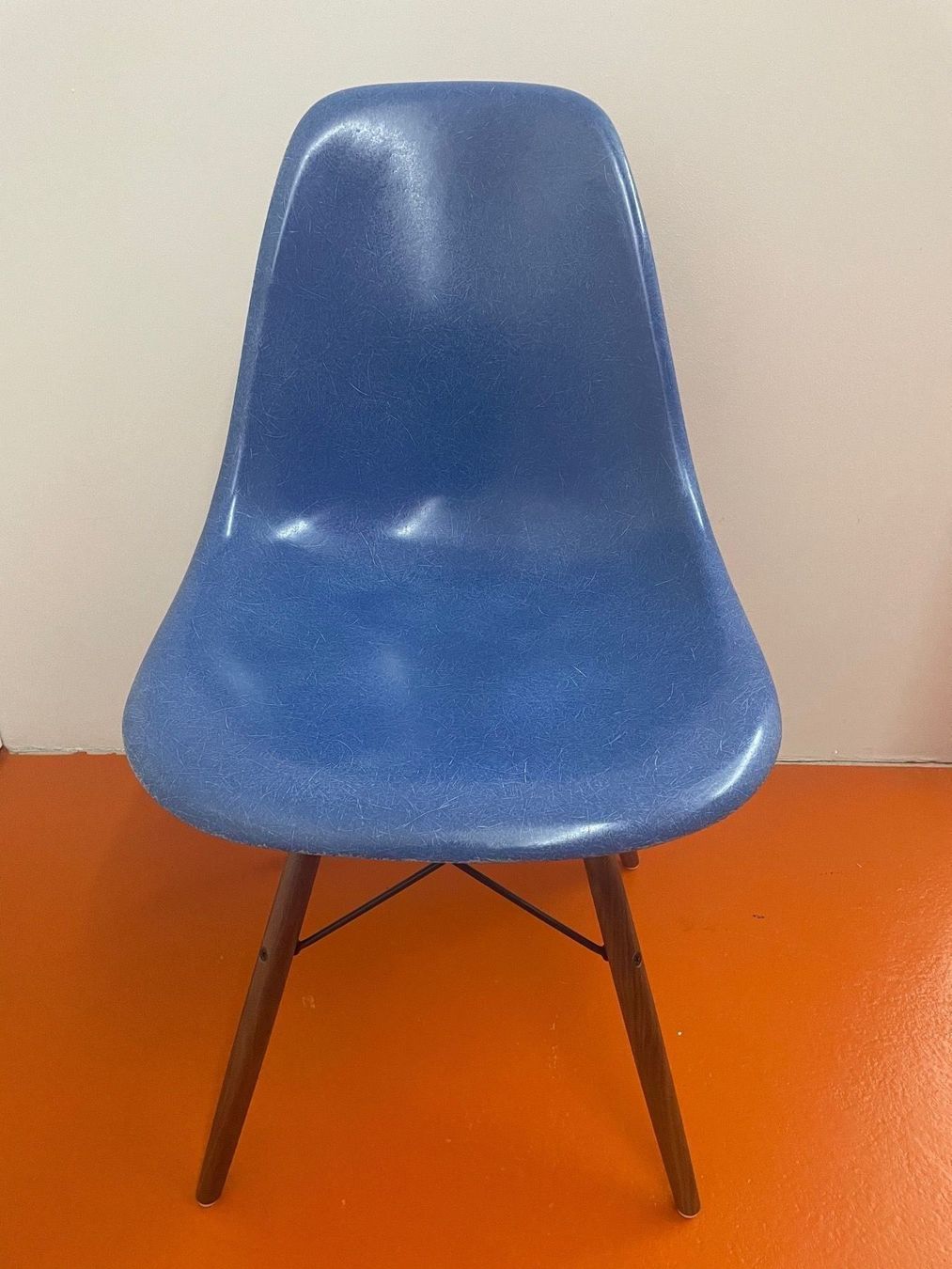 Eames Sedie: Eames Side Chair Navy blue – Usato da ipsach venduto da Latigo 4