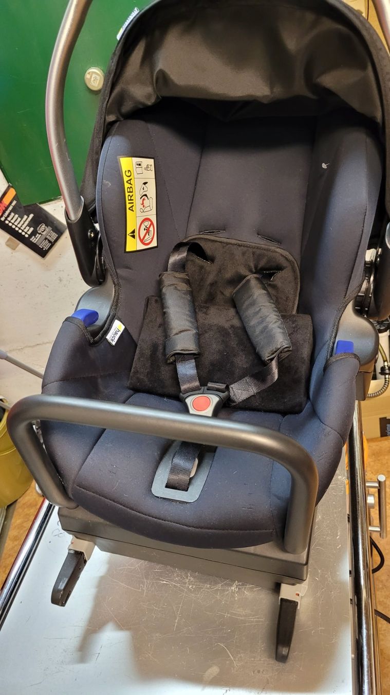 Cybex Seggiolini per auto: Babyschale Autositz + ISOFix Base – Usato da Weinfelden venduto da albeatrix
