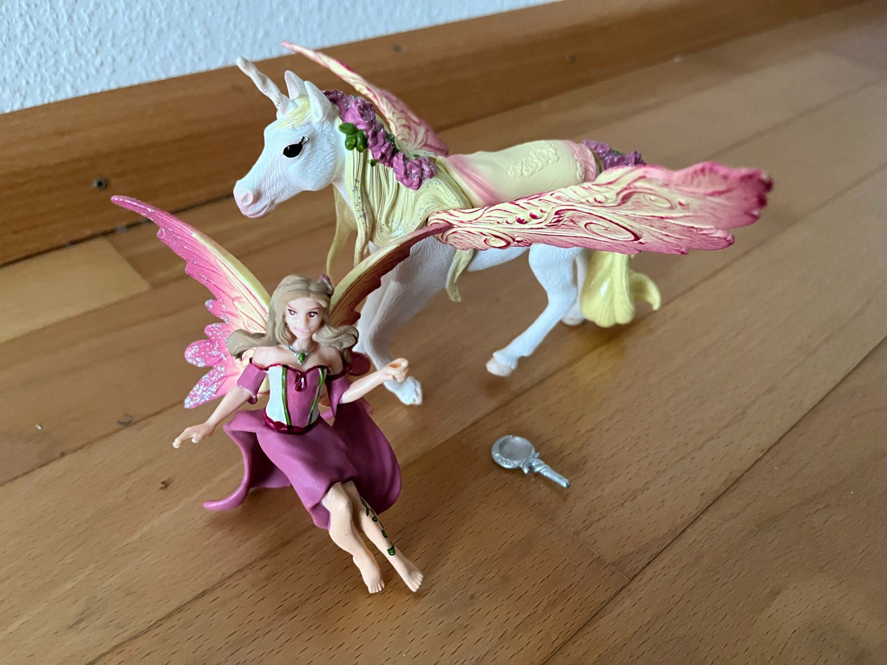 Schleich Giocattoli: Schleich Bayala - Feya mit Pegasus-Einhorn – Usato da Muttenz venduto da Juvenile33 3