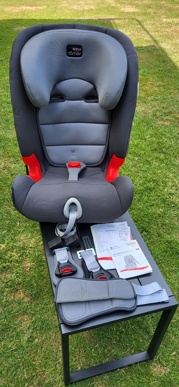 Britax Römer Auto-Kindersitze: Kindersitz Britax Römer Advansafix III Sict – Gebraucht aus Brittnau von Faeugefredu