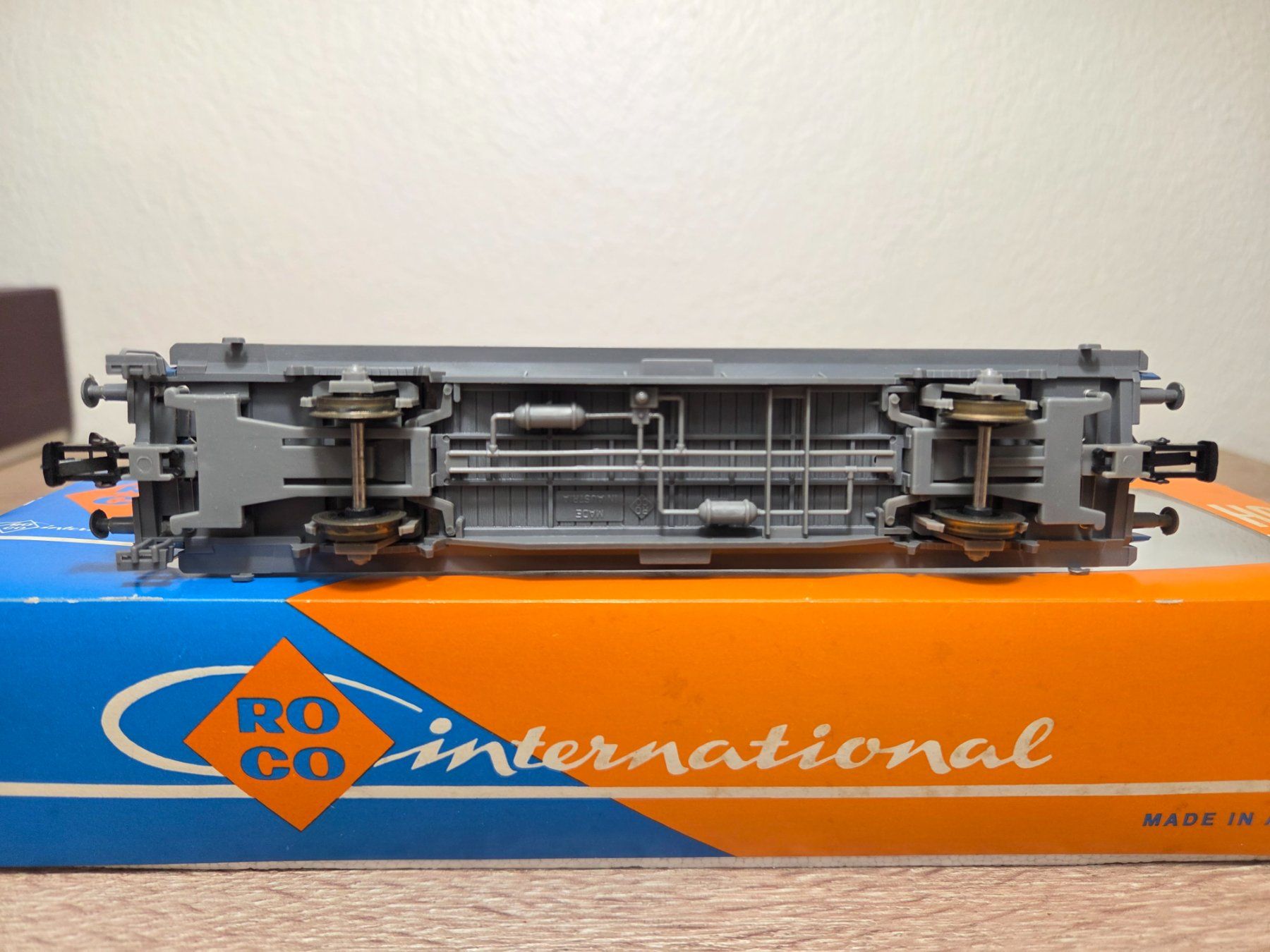 Roco Modellini di ferrovie: Roco 4340F Güterwagen Warteck SBB H0 – Usato da St-Aubin-Sauges venduto da Lo_Go 4