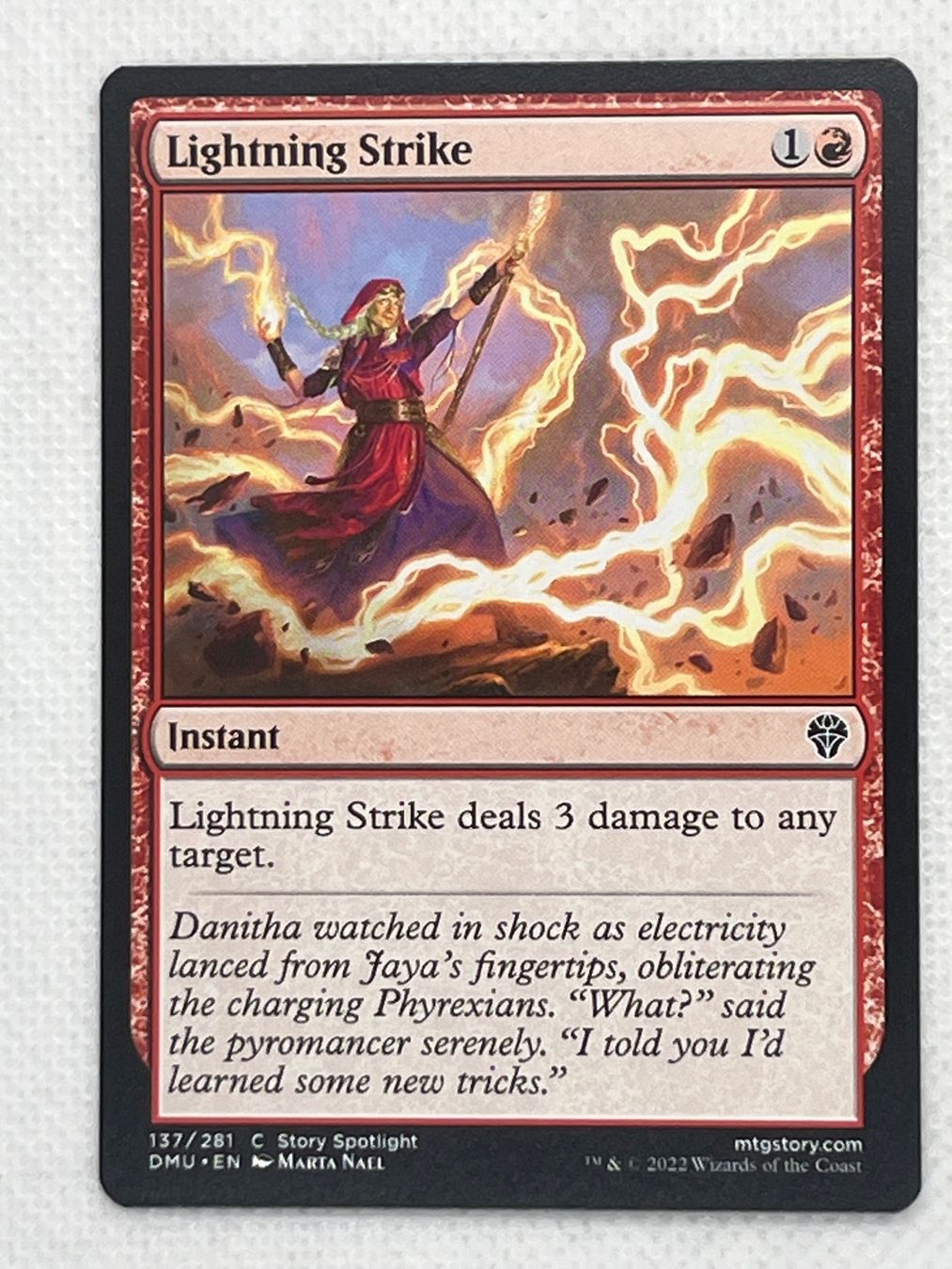 Magic The Gathering Carte collezionabili: MTG Lightning Strike DMU 137 Englisch Common – Usato da Hinterkappelen venduto da Kim1992
