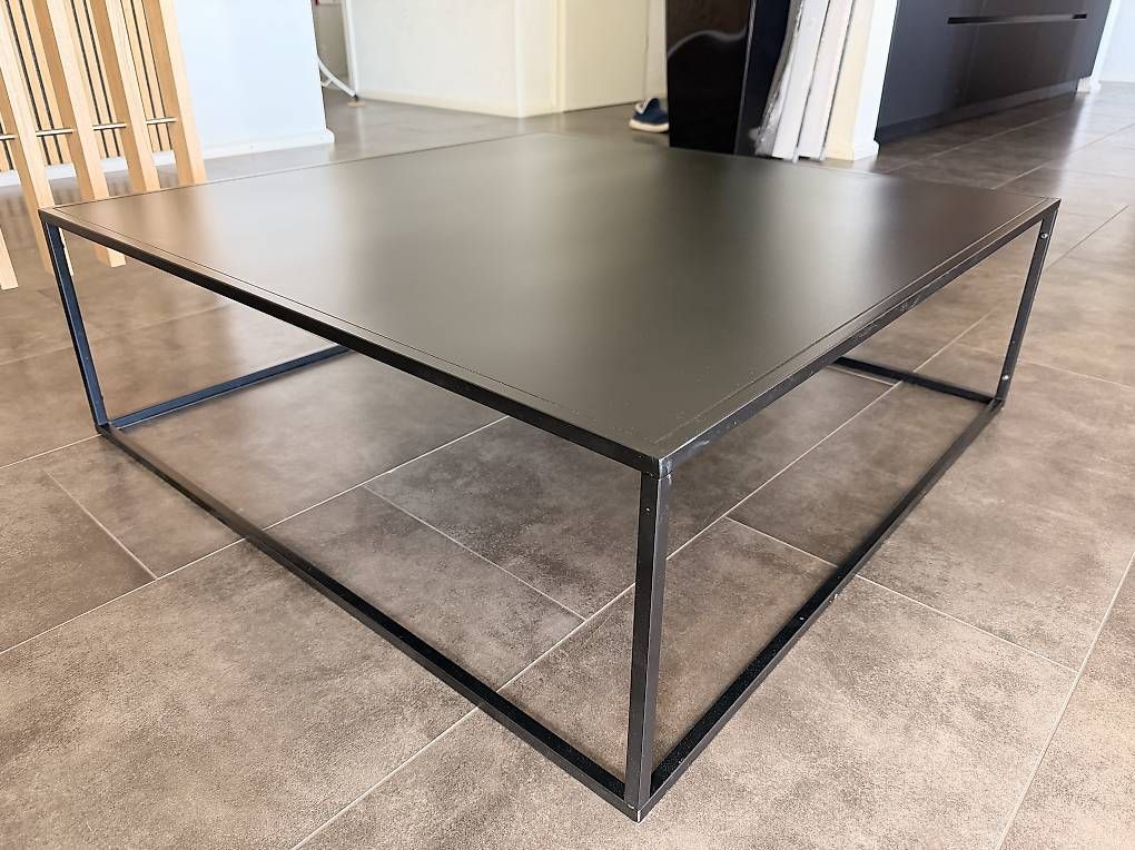 Tavoli: Table basse métal noir mat 1m x 1m – Usato da Geneveys-Coffrane venduto da Zorgonaute84 1