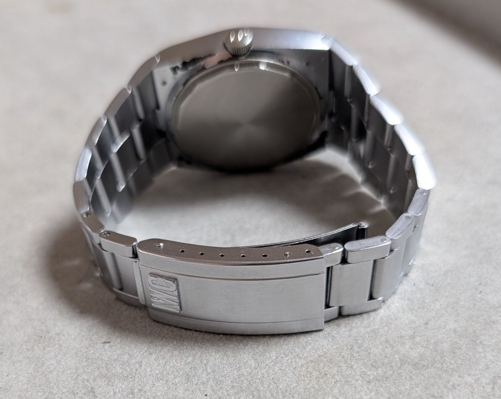 IWC Montres: IWC Electronic Uhr Stahlband – Défectueux à Oberbüren par Space20 1
