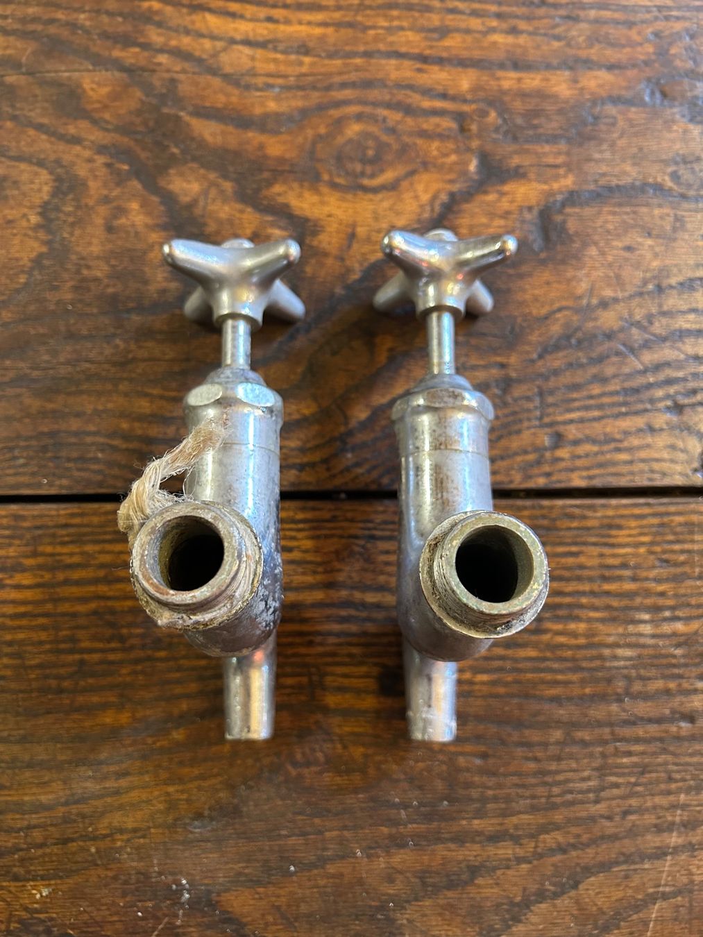 Rubinetteria: Antike Wasserhahnen Kalt-/ Warmwasser – Usato da Goldau venduto da Taburettli_Brocante 2