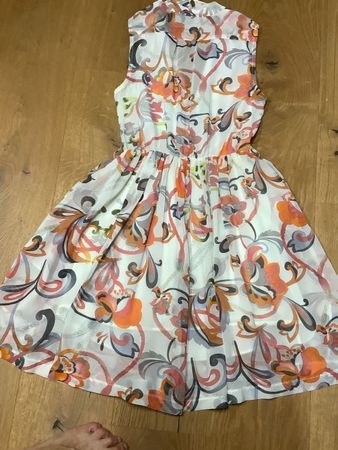 Sommerliches Blumenkleid kurz Gr. S, leicht und luftig!