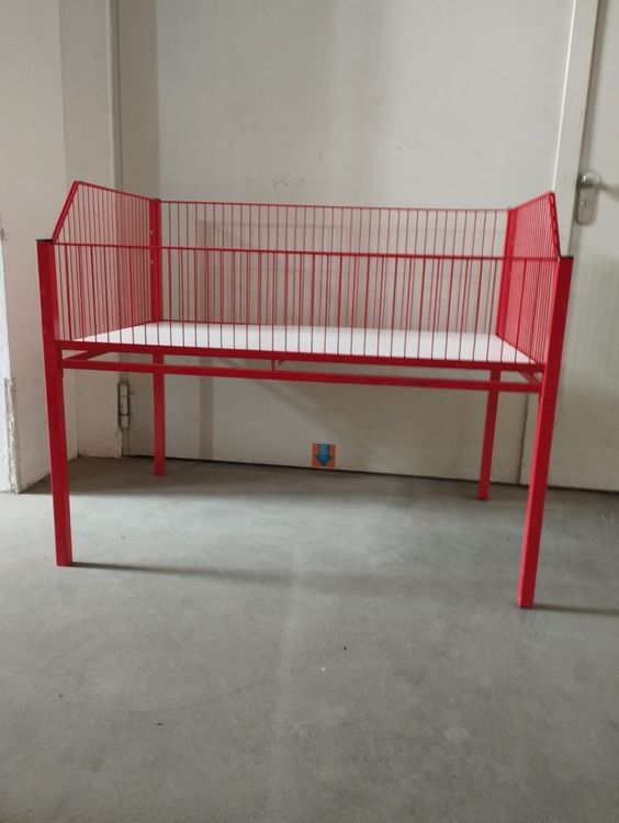 Pyramidentische Zur Warenpräsentation | Sommer International