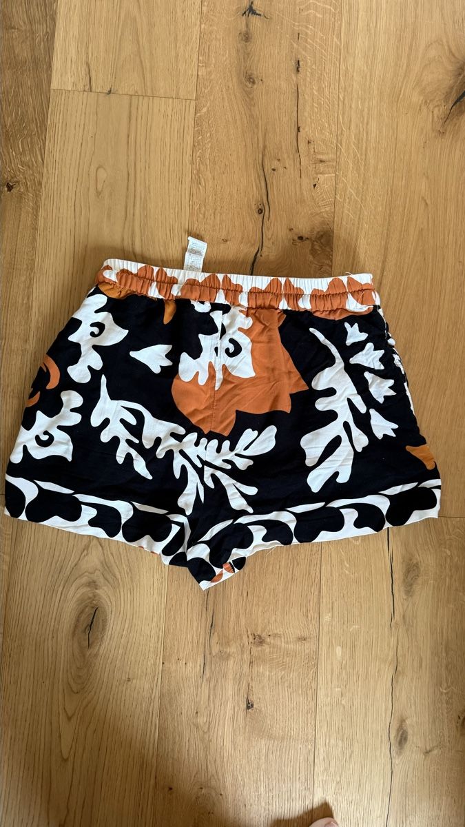 Zara Pantaloni: Zara size M Boho Print Summer Short – Usato da St-Gingolph venduto da Ynatka 3