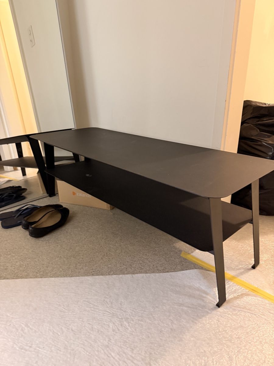 TV Möbel: Metal tv table – Gebraucht aus Zürich von ali_bb9z