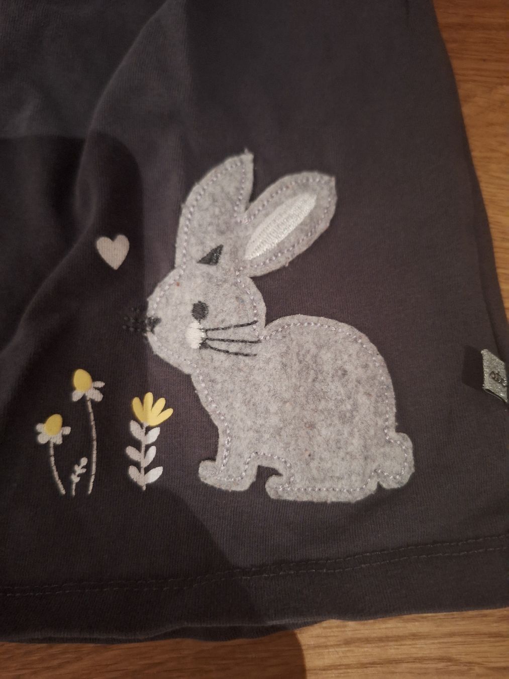 Pullover & Sweatshirts: Pullover langarm mit Hasenprint – Gebraucht aus Wangen an der Aare von jan_2zxv 1