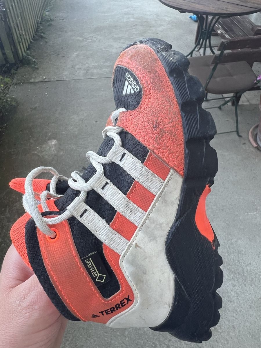 Adidas Schuhe für Jungen: Kinder Wanderschuhe Adidas orange/schwarz Grösse 24 – Gebraucht aus Häusernmoos von RanaNo 5