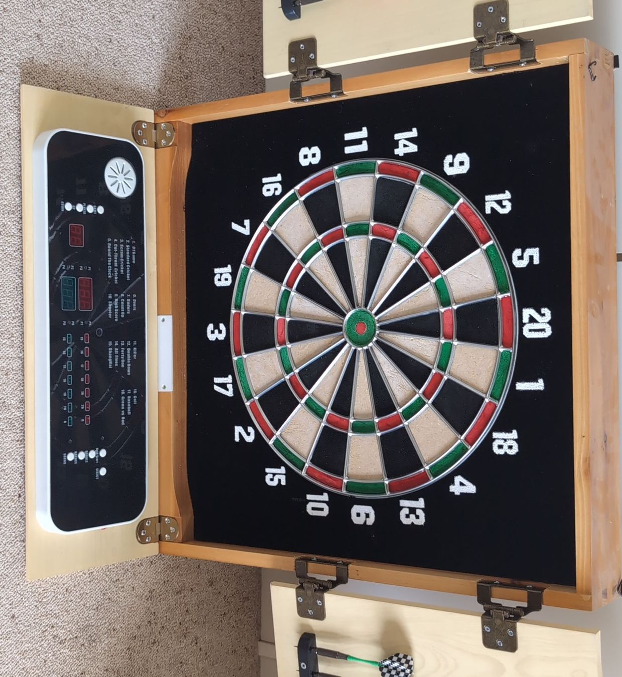 Giochi: Dartscheibe mit Electronic Board und Kasten – Usato da Wabern venduto da Timperial