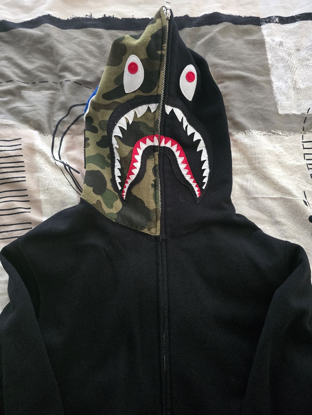 Bape Pulls & Sweat-shirts: Authentic Bape Full Zip Shark Hoodie – D'occasion à Wallisellen par dh9_m22p