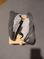 Original Adidas Yeezy 700 MNVN Gr. 44 - Neu!