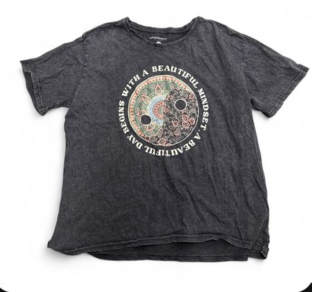 Graues T-Shirt mit buntem Motiv