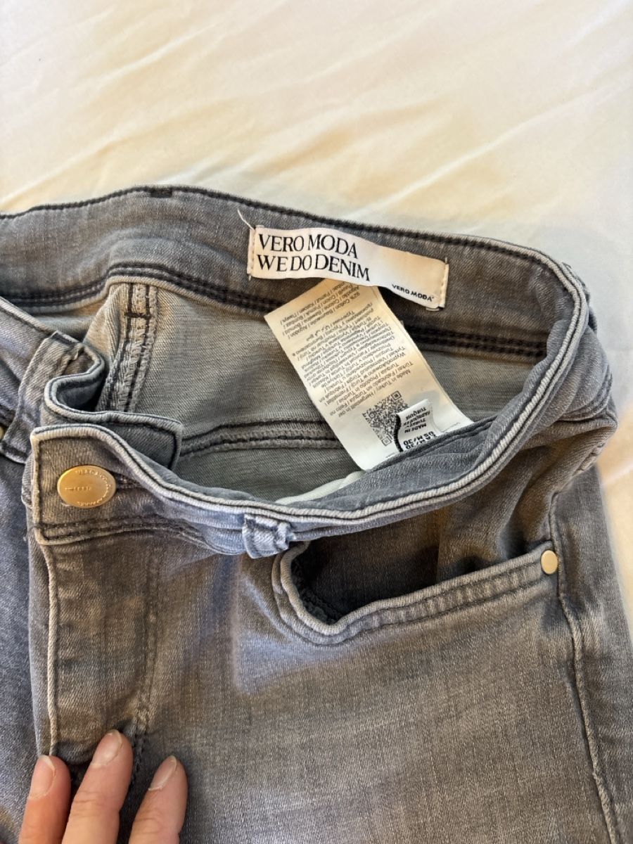 Vero Moda Jeans: Veromoda Jeans grau vmlux M/30 – Usato da Mönchaltorf venduto da kristy_b 2