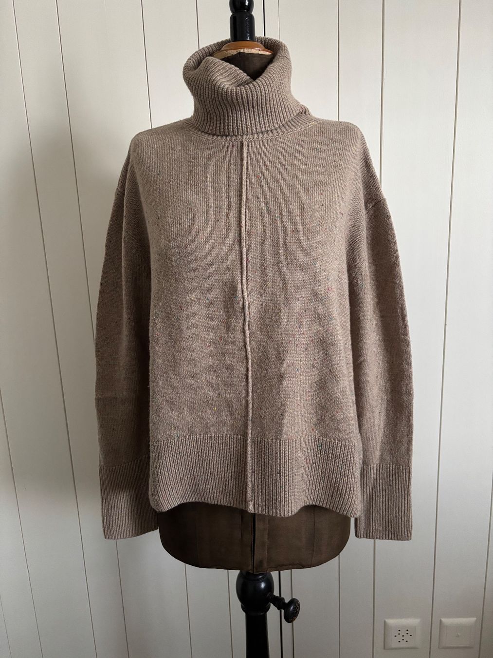 Opus Pullover & Sweatshirts: opus Langarm Rollkragen Pullover hellbraun mit Sprinkeln  38 – Gebraucht aus Kleinandelfingen von 2Baba3