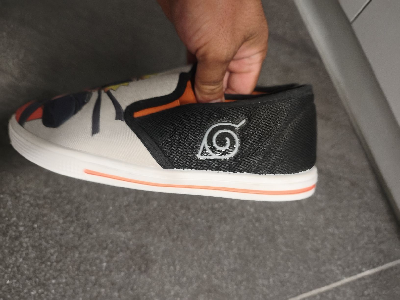 Schuhe für Jungen: Naruto Kinder-Slipper – Grösse 34 – Gebraucht aus Chur von tun_dy8m 2