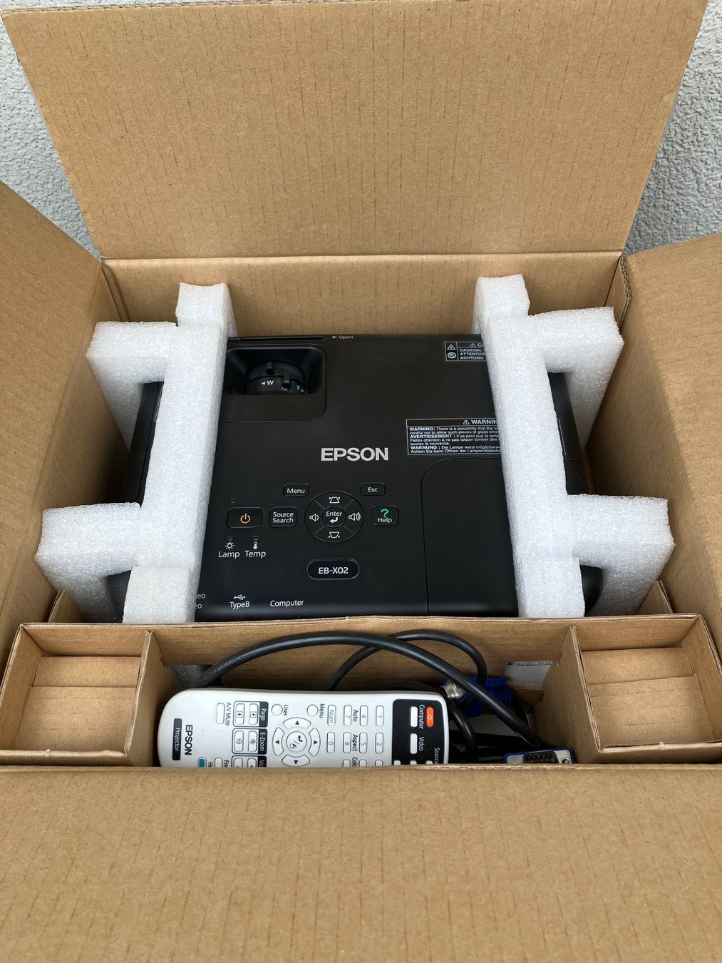 Epson Vidéoprojecteurs: Epson Multimedia Projector EB-X02 – D'occasion à Stallikon par Colombaccio 5
