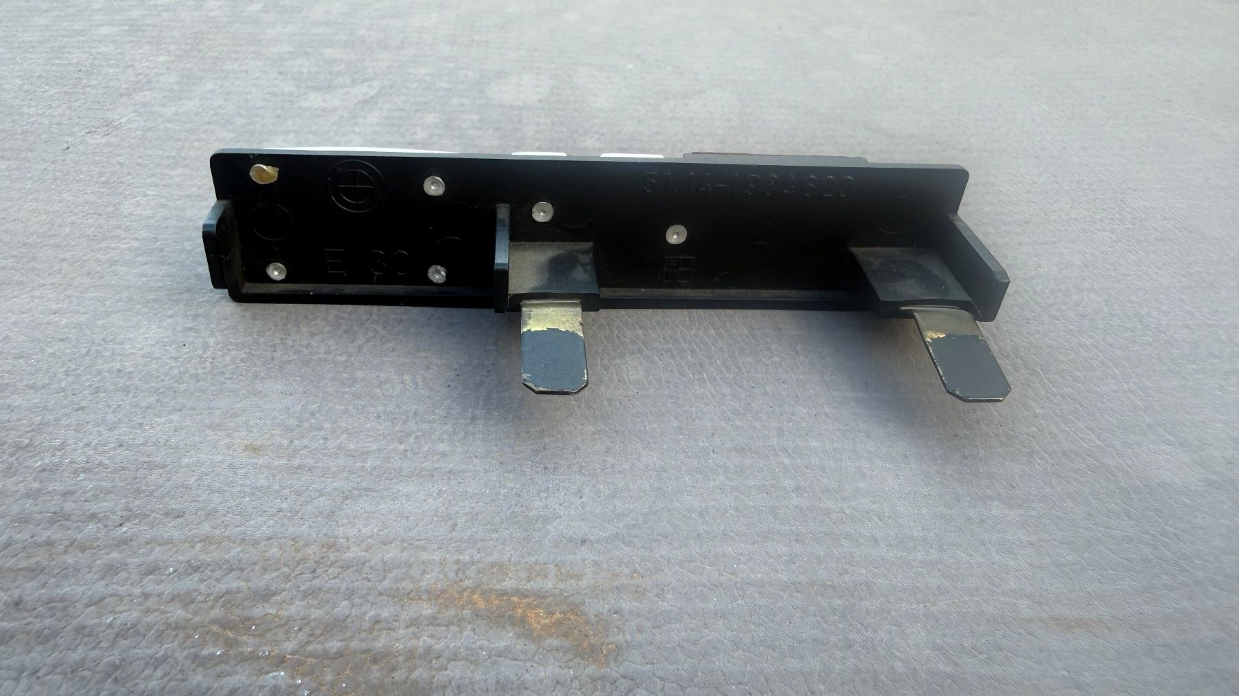 BMW Tutti pezzi di ricambio auto: BMW M3 E30.  kühlergrill ORIGINALE – Usato da Monte Carasso venduto da Ely67 3