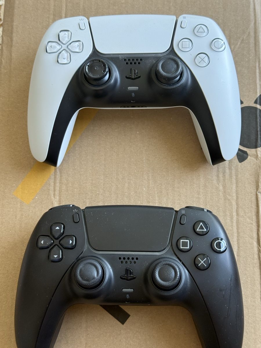 Sony Controller: 2x Sony PS5 DualSense Controller Schwarz & Weiss  – Difettoso da Goldach venduto da Elaissati 5
