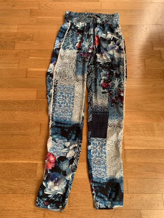 Liu Jo Sommerhose, Gr. 36, Blumenmuster, Top Zustand!