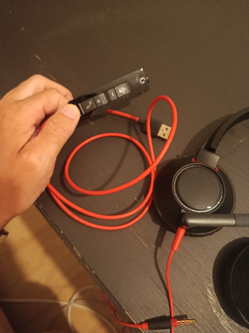 Casques audio: Poly Voyager Focus 2 headset mit Case gebraucht – D'occasion à Lufingen par yen_wpq2 1