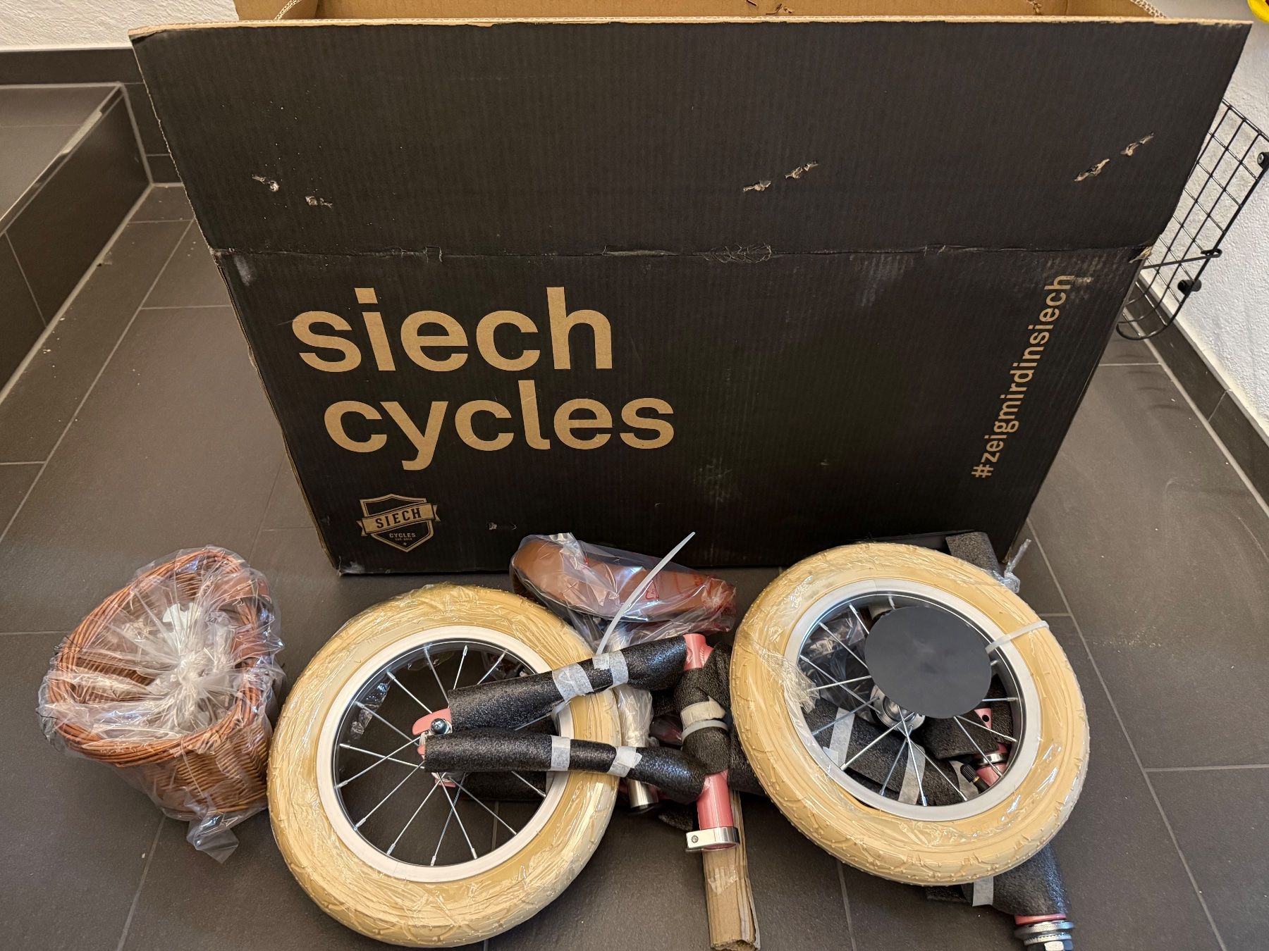 Siech Biciclette: NEU!! Original verpackt- Laufrad Siech Cycles mit Korb – Nuovo e nell'imballaggio originale da Buttikon SZ venduto da csi_ns25