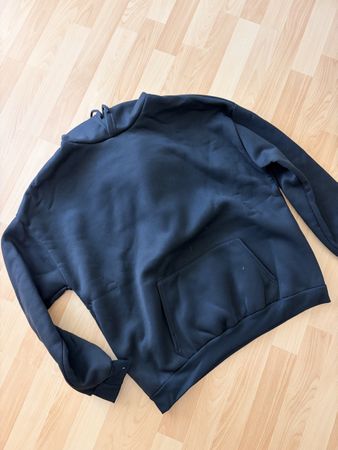 Kapuzenpullover schwarz einfarbig Grösse L neuwertig