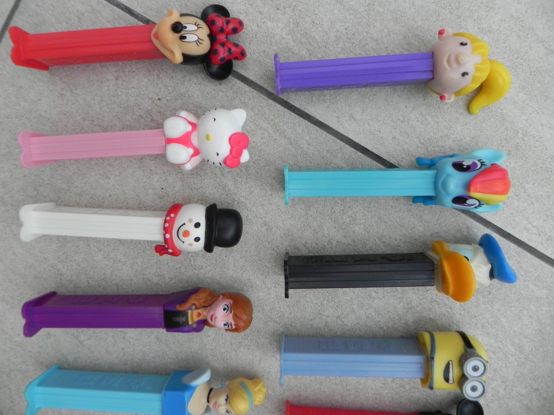 Pez Statuette: Pez Spender PEZ Sammlung 13 Stk – Usato da Stallikon venduto da pcerny16 1